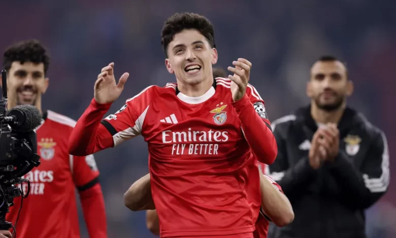 Aí está ele. Manu Silva não esconde o sorriso no regresso ao Benfica
