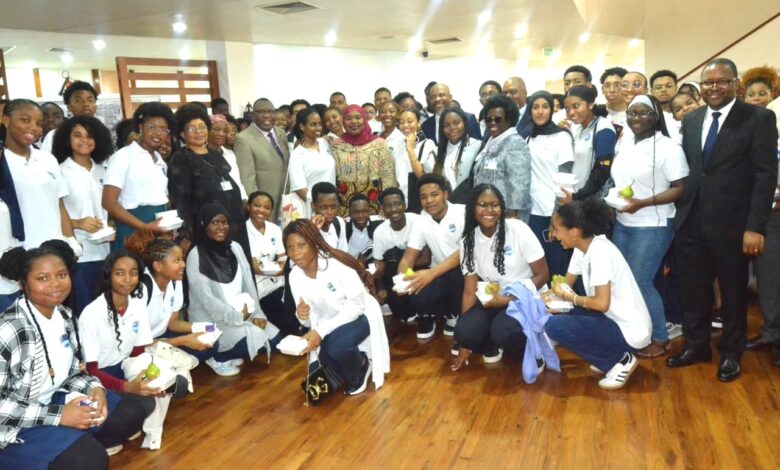 Alunos da Sanana School visitam Parlamento