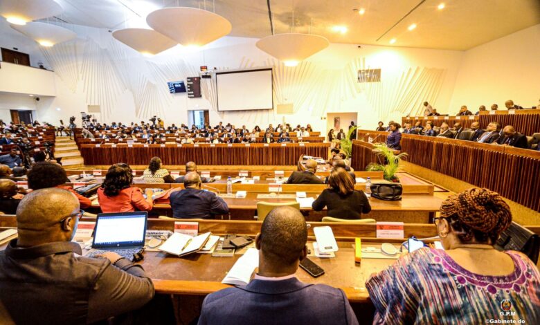 Apagão no Parlamento força interrupção do Informe do Governo