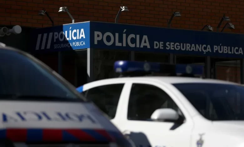Apresentações semanais para mulher grávida que esfaqueou companheiro