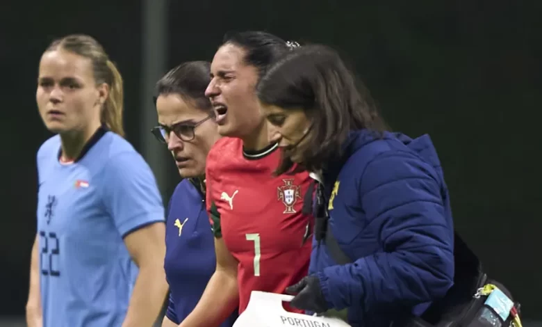 Arrepiante. Kika Nazareth volta a lesionar-se e deixa relvado em lágrimas