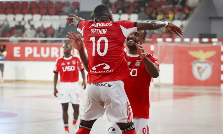 Benfica evitou escândalo com remontada. Sporting arrasou fora de portas