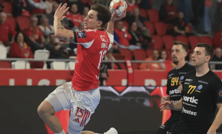 Benfica volta a vencer e fica perto da Main Round. FC Porto perde em casa