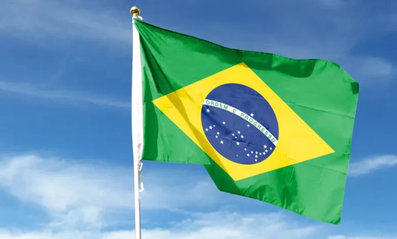 Brasil. Mãe e filha resgatadas de carro após ficarem presas em inundação