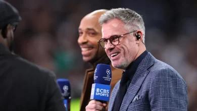 Carragher "furioso" com jogadores do Liverpool: "Salah não tem pernas"