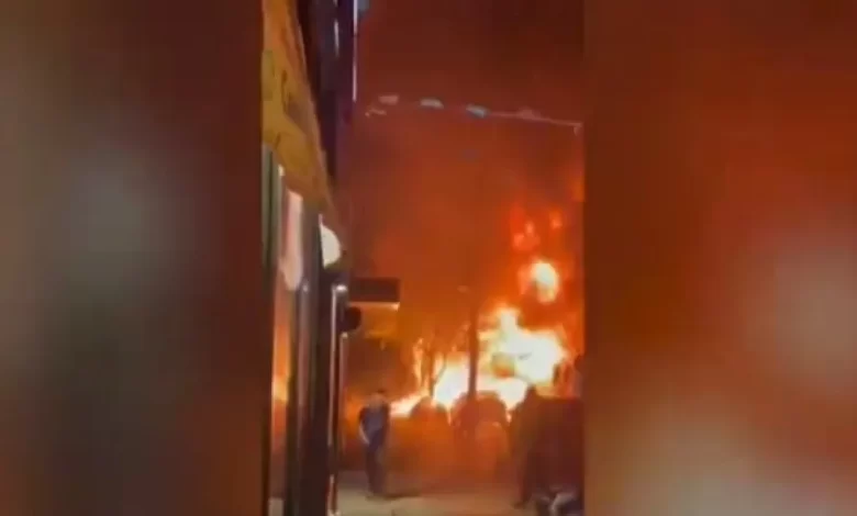 Carro explode em Nova Iorque e deixa 7 bombeiros feridos. Há imagens