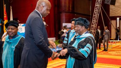 Chissano pisca o olho a Chapo na outorga do Honoris Causa