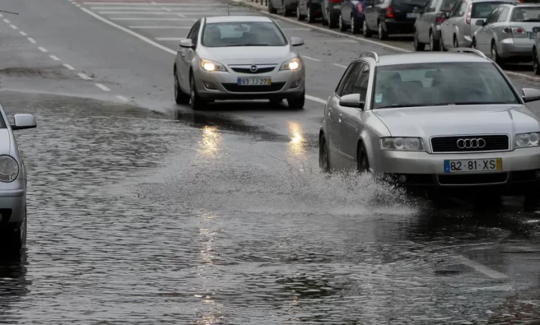 Chuva forte e trovoadas. Mau tempo coloca quatro distritos 'a laranja'