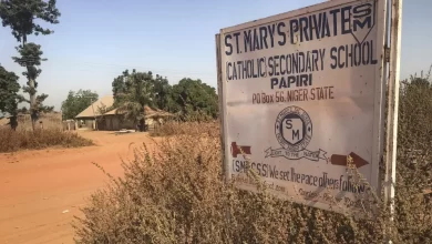 Cinquenta alunos raptados de escola escapam dos sequestradores na NIgéria