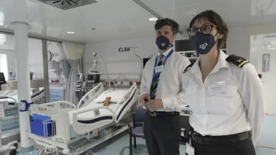 Cirurgião salva bebé ao remover tumor do tamanho de uma cara (e de graça)