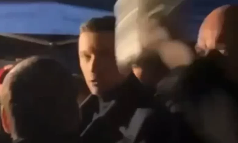 Como um "murro, mas com ovo". Líder da extrema-direita francesa agredido
