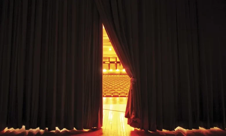 Condições de trabalho dos imigrantes é destaque em peça de teatro