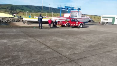 Corpo "encontrado a flutuar" junto ao núcleo de pesca na Praia da Vitória