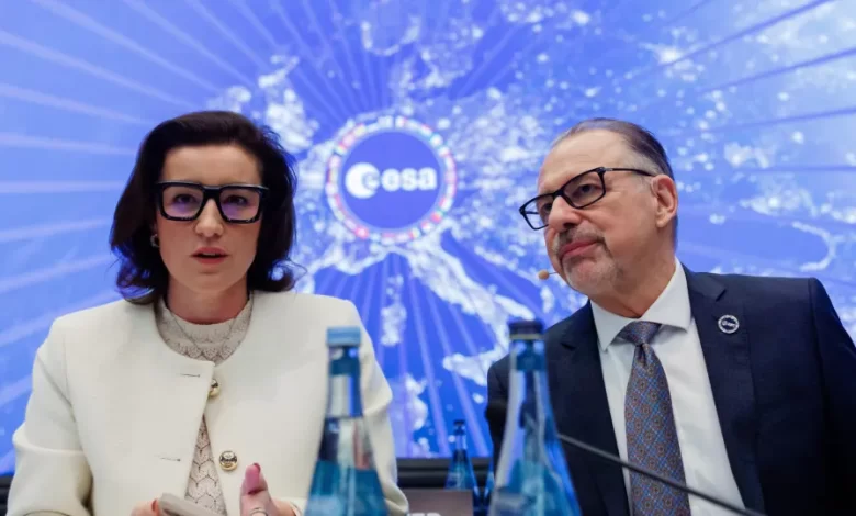 Diretor-geral da ESA diz que mundo enfrenta "tempestade perfeita"