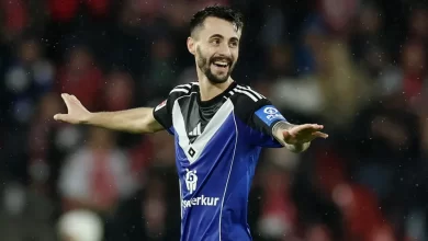 Do golo anulado à expulsão. Hamburgo, de Fábio Vieira, perde em Colónia