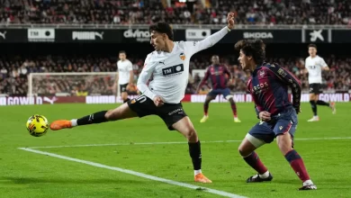 Dupla lusa do Valencia bate alvo do Benfica no dérbi e afunda Levante
