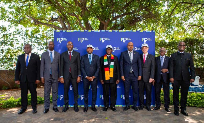 Emmerson Mnangagwa visita parque Industrial de Beluluane na província de Maputo