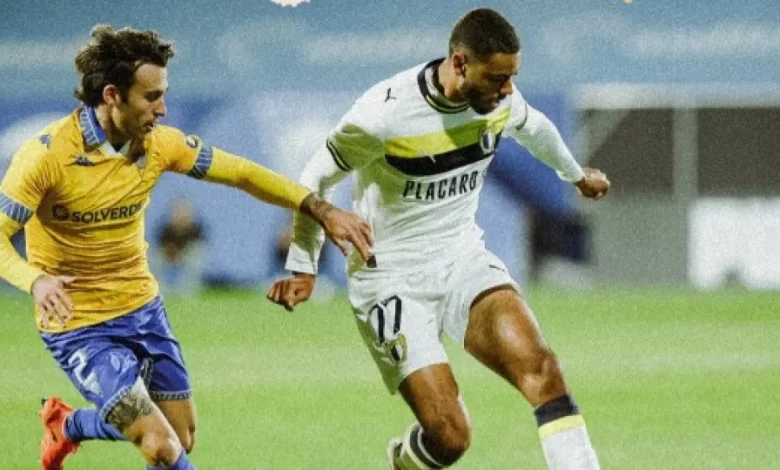 Famalicão afasta Estoril e apura-se para os oitavos de final da Taça