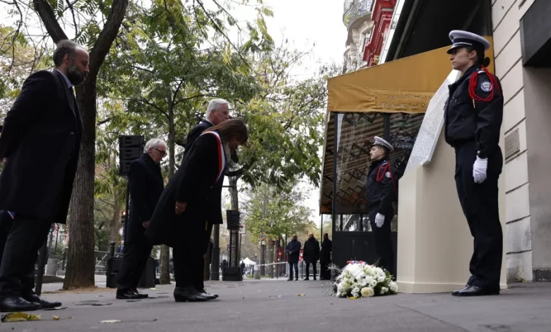 França assinala 10 anos dos atentados de Paris com homenagem às vítimas