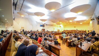 Governo presta informações na AR