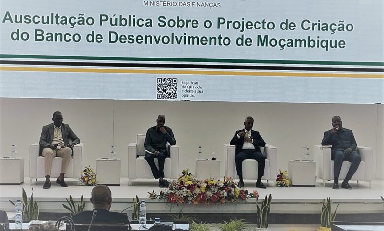 Jornalistas apresentam ideias sobre o Banco de Desenvolvimento