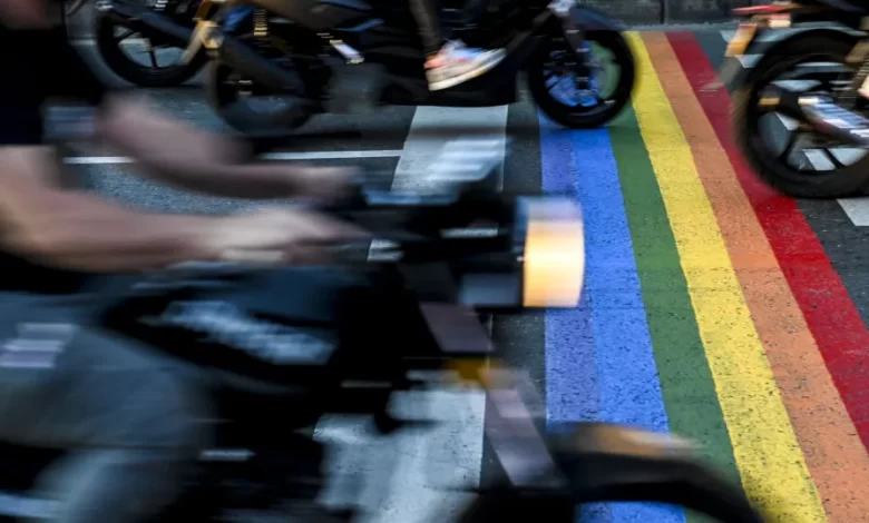 Jovens nos EUA acusados de planearem ataques a bares LGBTQ+