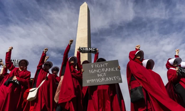 Manifestantes exigem "fim do regime fascista" de Donald Trump