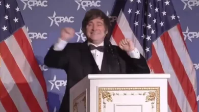 Milei imita famosa dança de Trump ao som de Y.M.C.A. nos EUA. Há vídeo