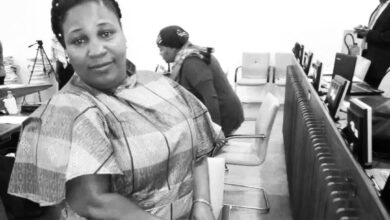 Morreu a deputada Ester Plaze