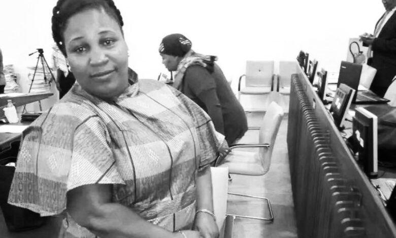 Morreu a deputada Ester Plaze