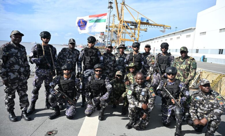Navio indiano Savitri deixa porto de Beira