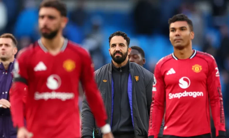 Neville visa "espinha" de Amorim no United: "Deveriam fazer muito melhor"