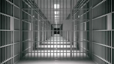 Passou 27 anos no corredor da morte por homicídio de bebé. Foi libertado