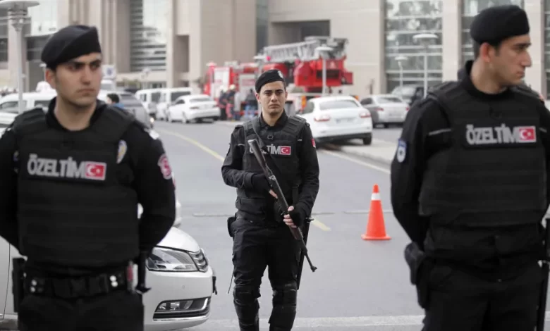 Polícia turca impede manifestações de mulheres contra violência machista