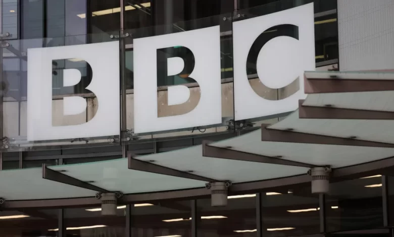 Presidente da BBC garante que canal está "determinado" a defender-se de Trump