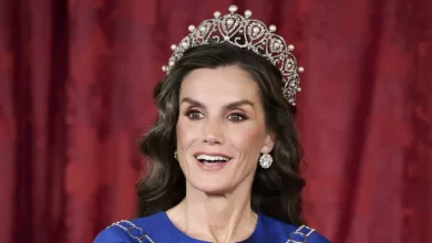 Rainha Letizia deslumbra com look formal em gala no Palácio Real