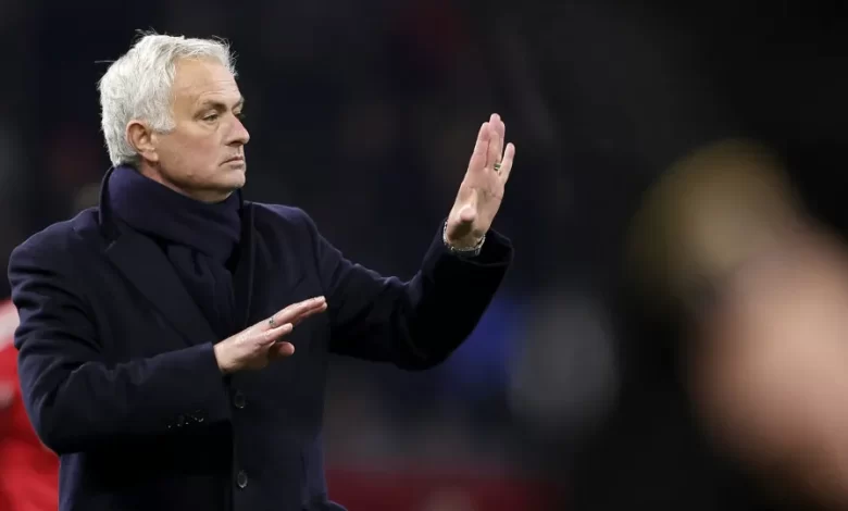 Revelado curto discurso de Mourinho no balneário após triunfo do Benfica
