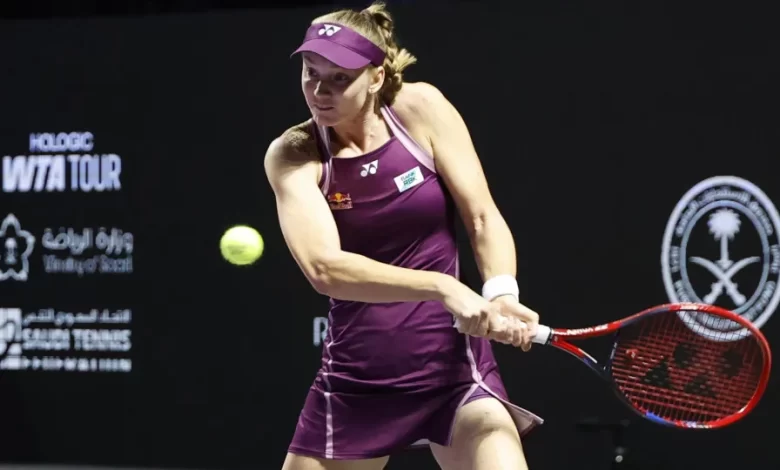 Rybakina conquista pela primeira vez as WTA Finals ao bater Sabalenka
