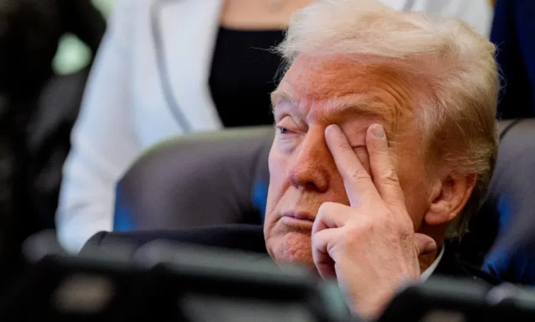 Sala Oval é também a Sala da Sesta? Trump "não dormiu", mas... parece?