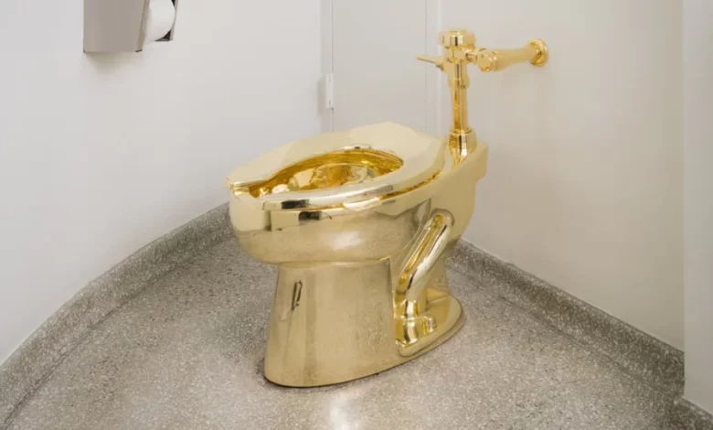 Sanita de ouro transformada em arte avaliada em dez milhões será leiloada
