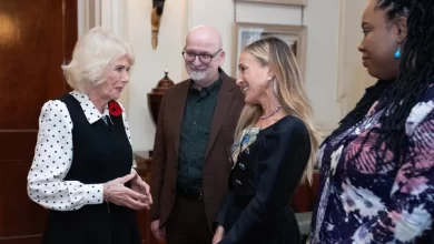 Sarah Jessica Parker encontra-se com a rainha Camilla em evento literário
