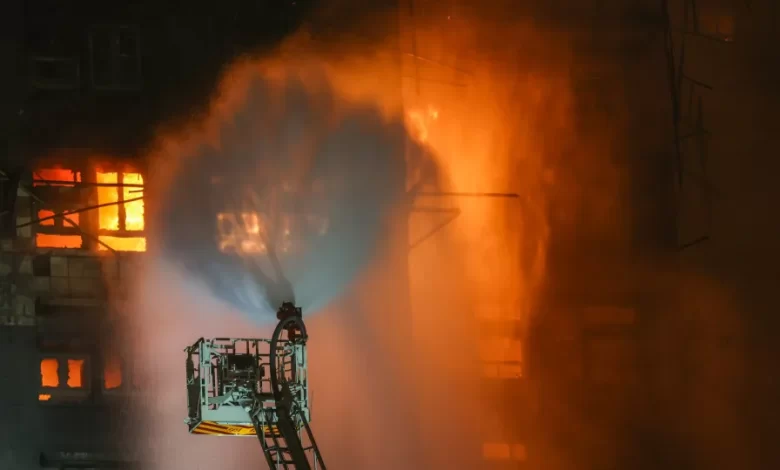 Sobe para 44 o número de mortos no incêndio em Hong Kong