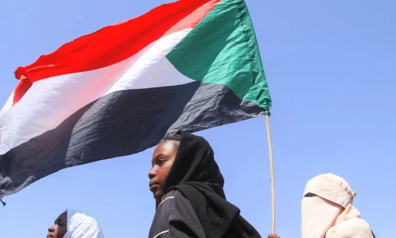 Sudão pede condenação do apoio dos Emirados à milícia que controla Darfur