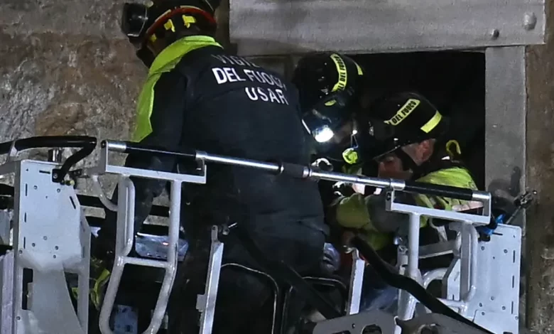 Trabalhador soterrado após torre cair em Roma resgatado com vida