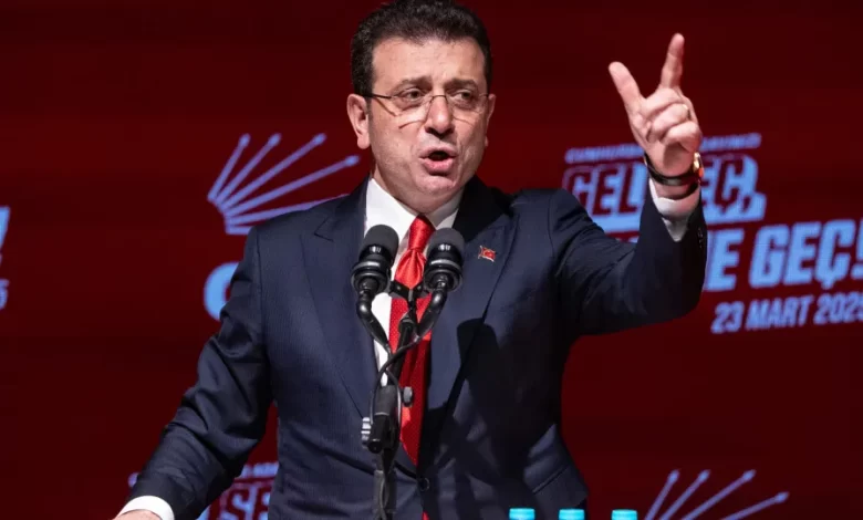 Turquia: Autarca acusado de 142 crimes enfrenta pena até 2.352 anos