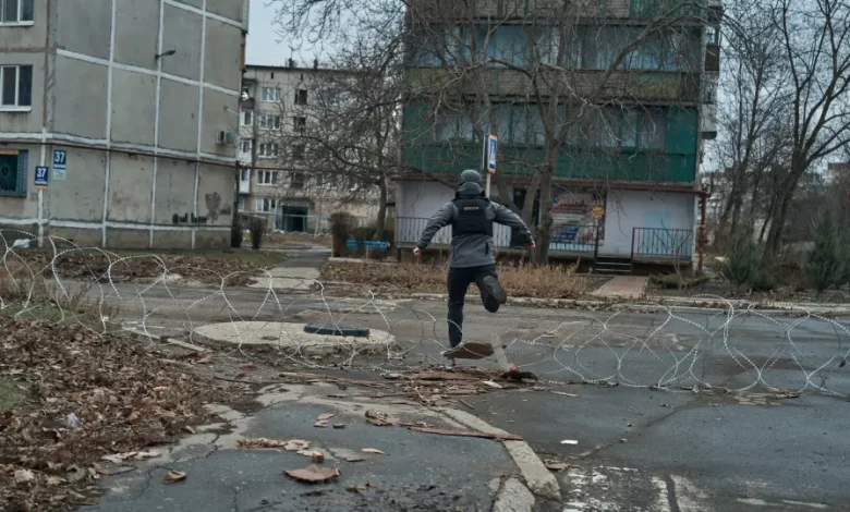 Ucrânia nega que Rússia tenha eliminado as suas forças em Pokrovsk