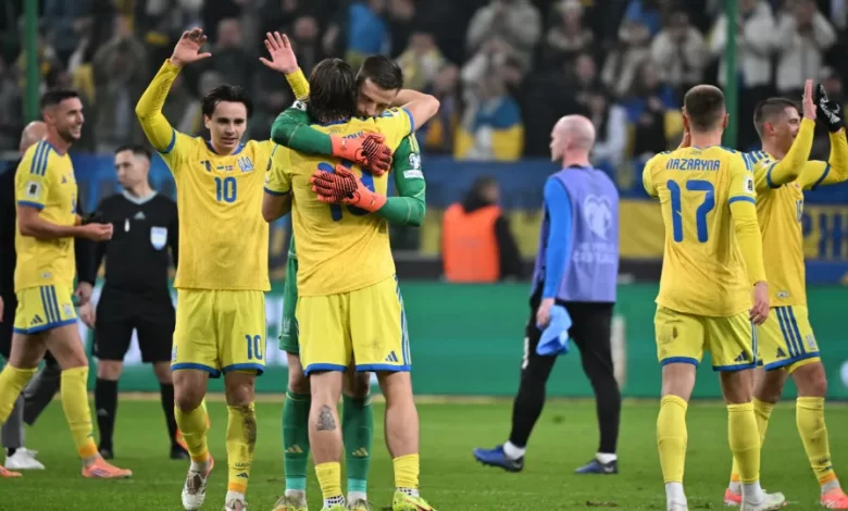 Ucrânia vence de forma dramática e vai ao playoff. França com remontada