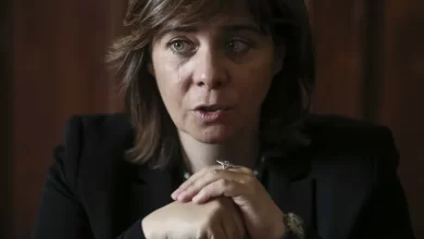 "É bom não falsificar a história e o 25 de Abril, esse sim mudou tudo"