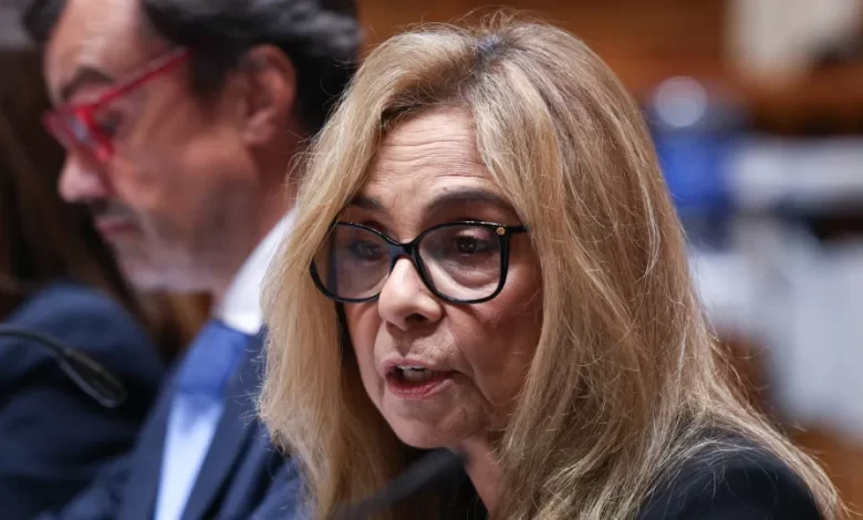 "Tragédia". Ministra lamenta mortes de mãe e bebé no Amadora-Sintra