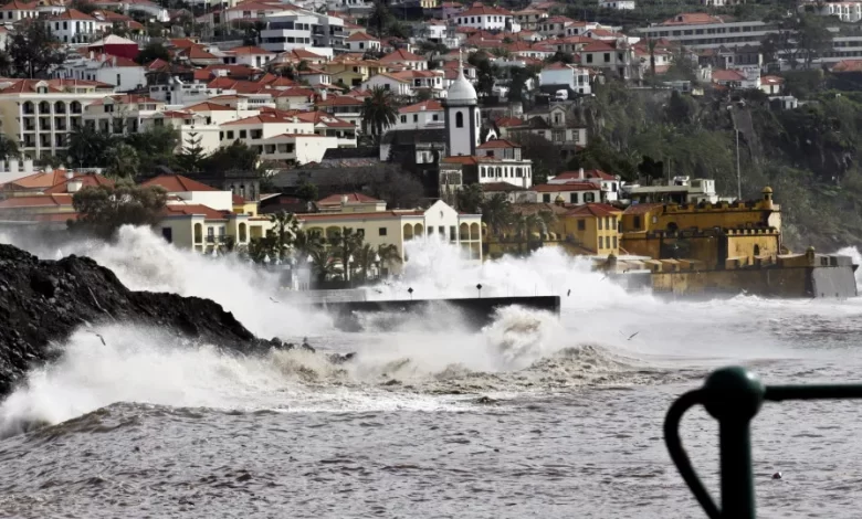 Capitania do Funchal prolongou aviso de agitação marítima forte para Madeira